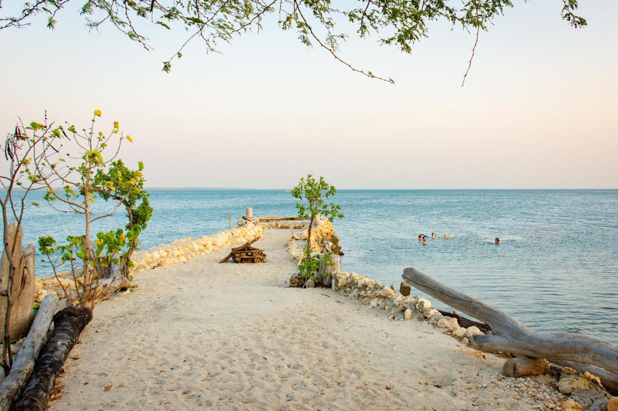 Hotel Playa Manglares Isla Baru Santa Ana  エクステリア 写真